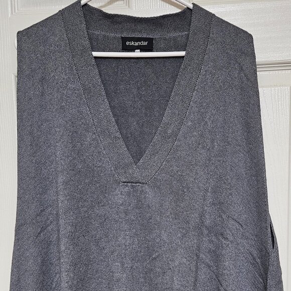 Eskandar One Size Light Gray 100% Silk Long V Neck Sleeveless Sweater Vest - Picture 1 of 5